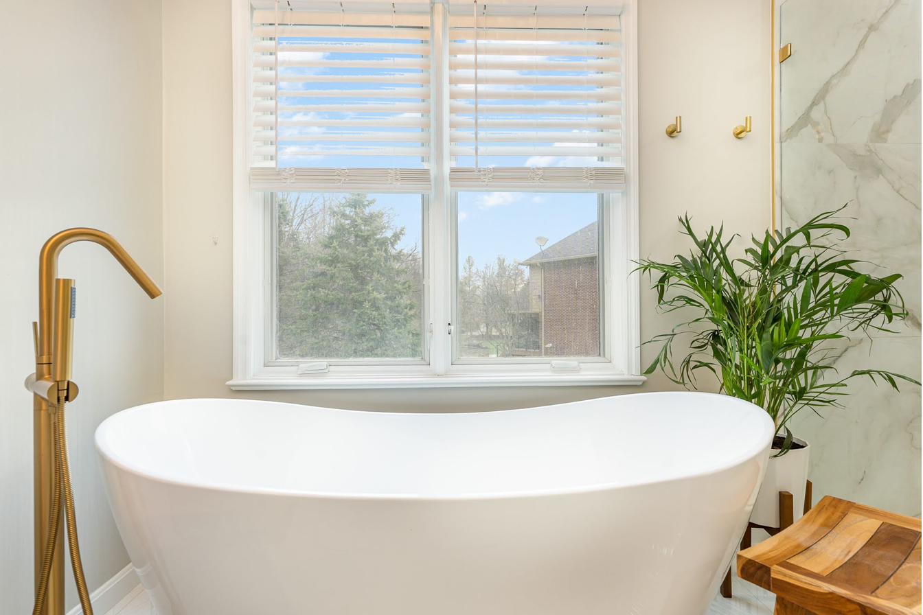 O'Bannon, marble master bath, brass fixtures, view 7 of 7
